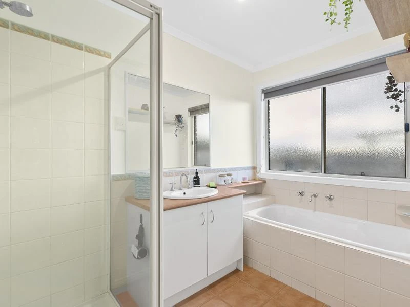 6 Bagshot Court, Mornington, VIC