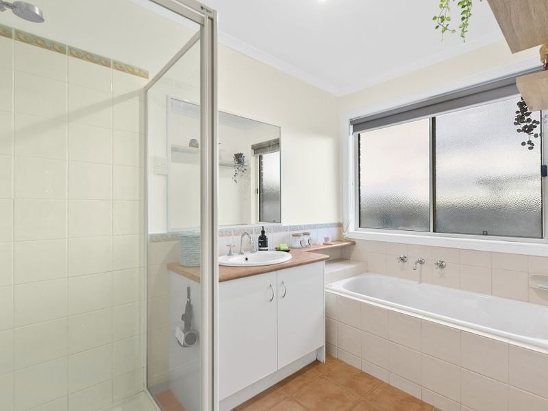 6 Bagshot Court, Mornington, VIC