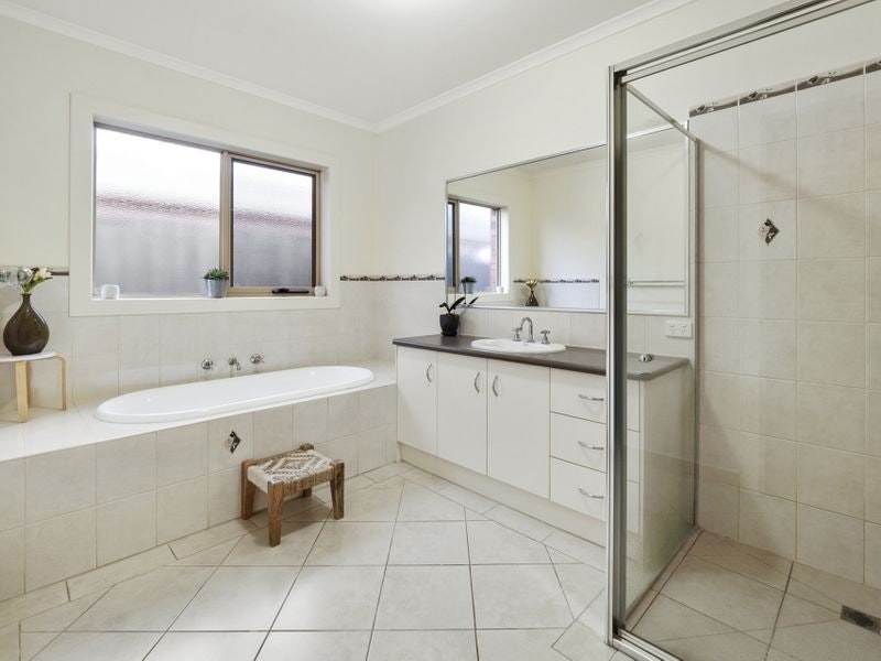 28 Ben Drive, Mornington, VIC