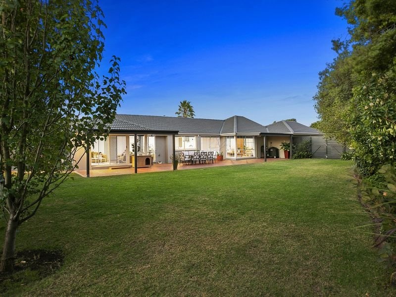 8 Jamboree Close, Mornington, VIC