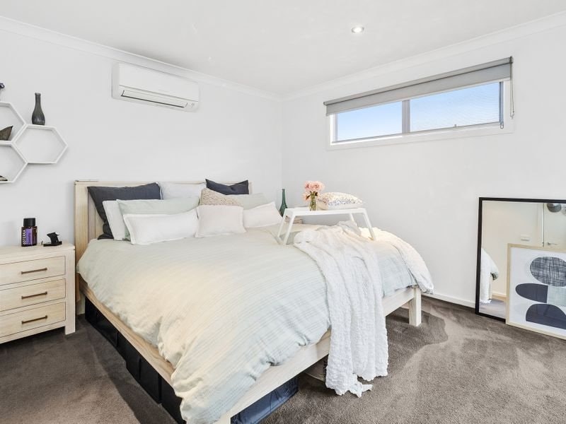 8 Nepean Place, Mornington, VIC