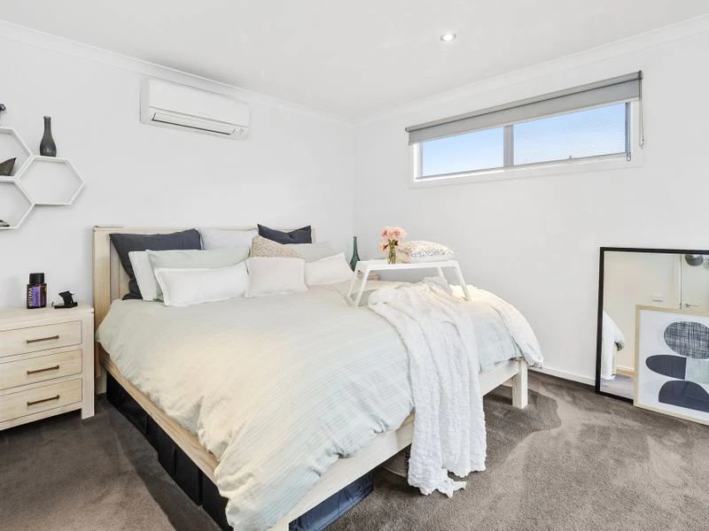 8 Nepean Place, Mornington, VIC