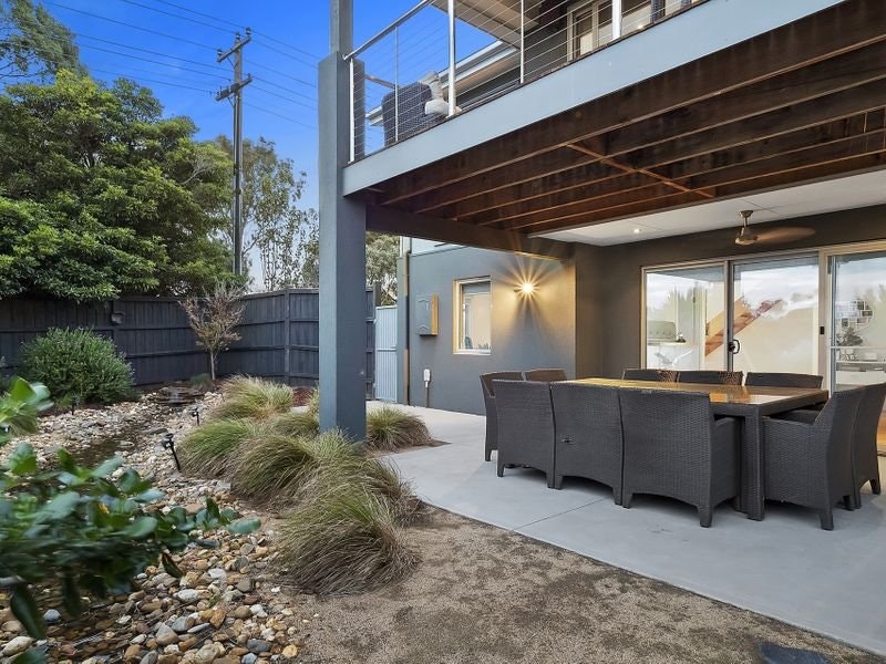 8 Nepean Place, Mornington, VIC