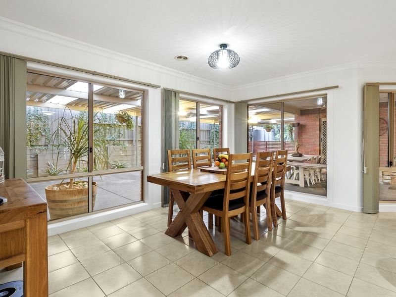 28 Ben Drive, Mornington, VIC