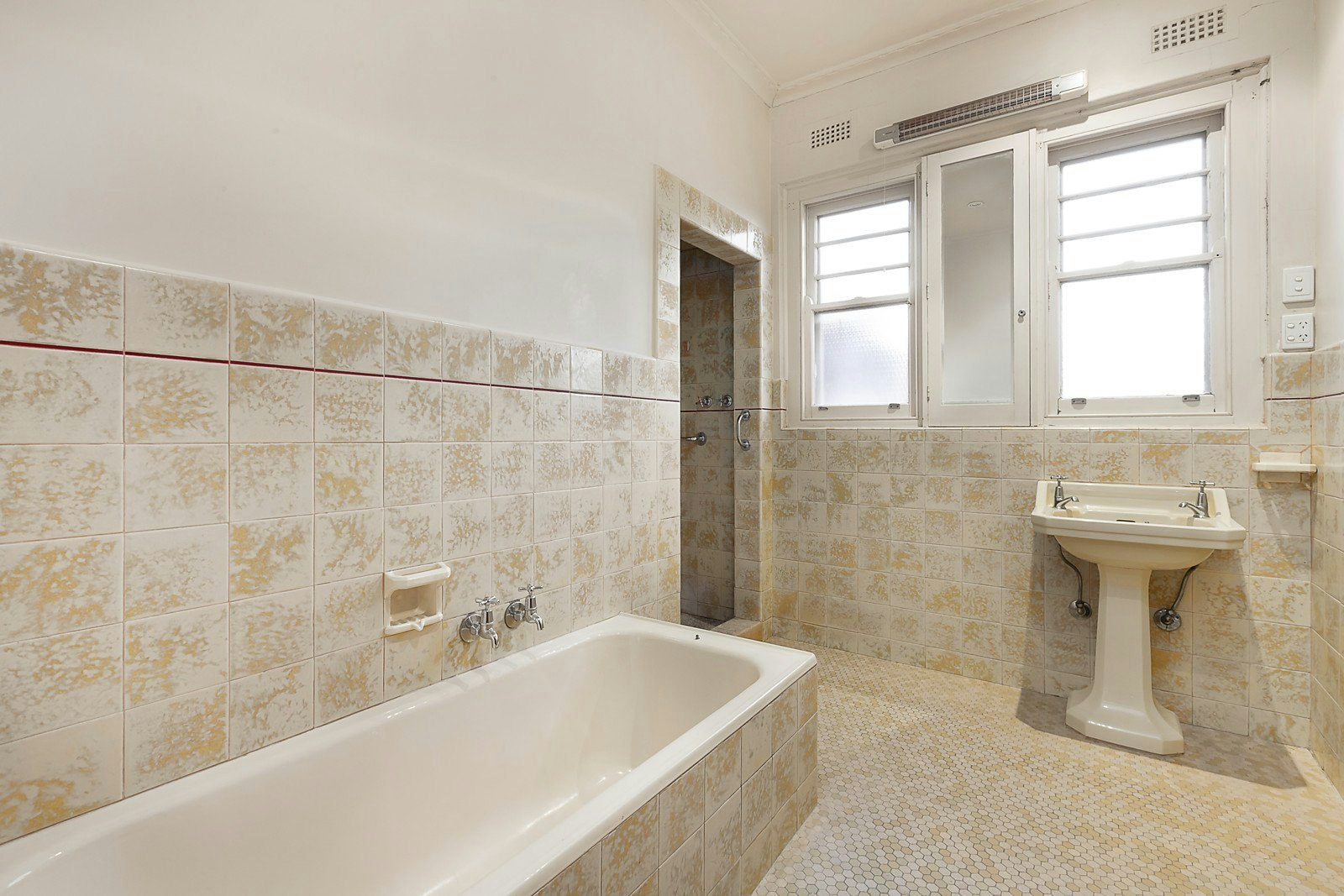 15 Huntingtower Road, Armadale, VIC