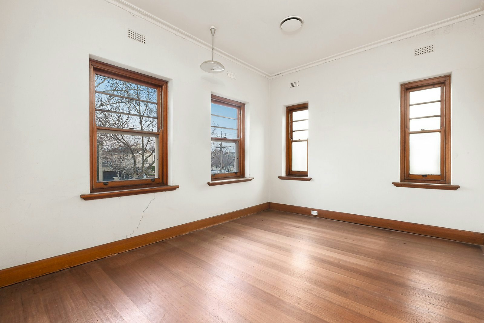 15 Huntingtower Road, Armadale, VIC