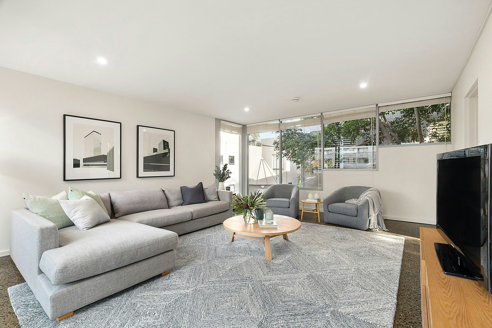 24/15 Beach Street, Port Melbourne, VIC