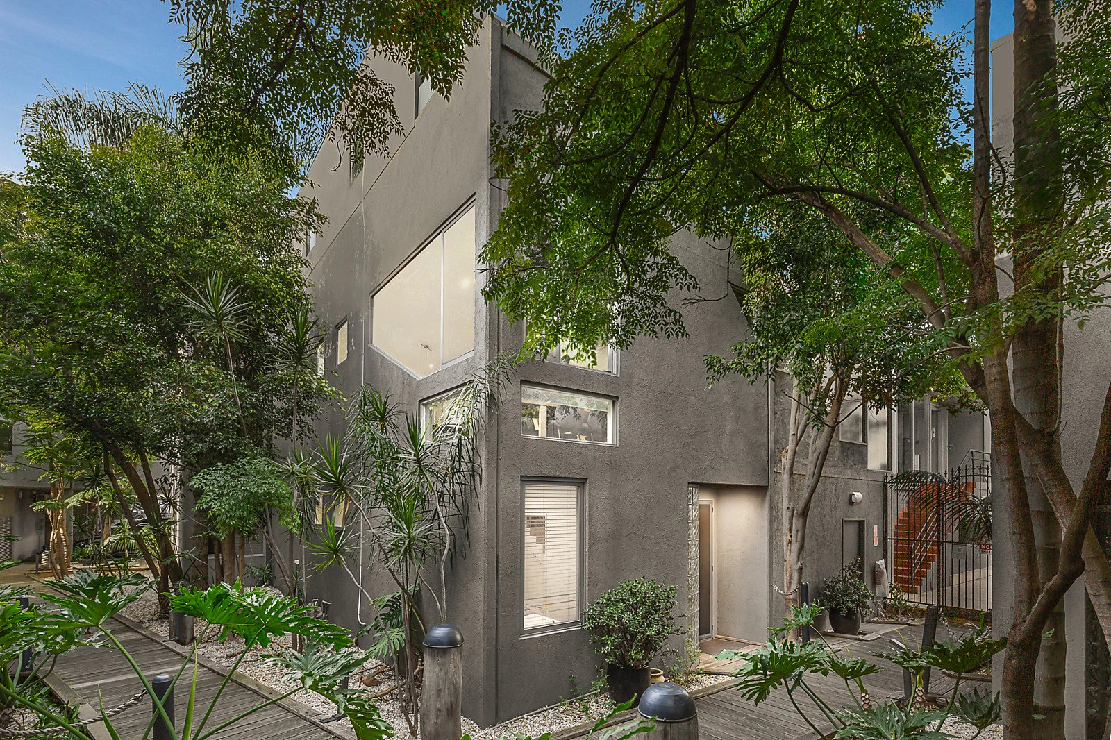 24/15 Beach Street, Port Melbourne, VIC