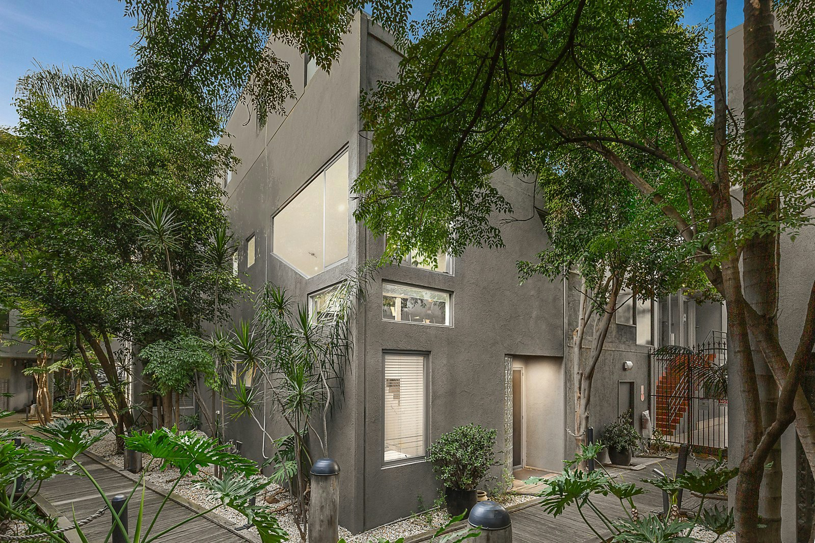 24/15 Beach Street, Port Melbourne, VIC