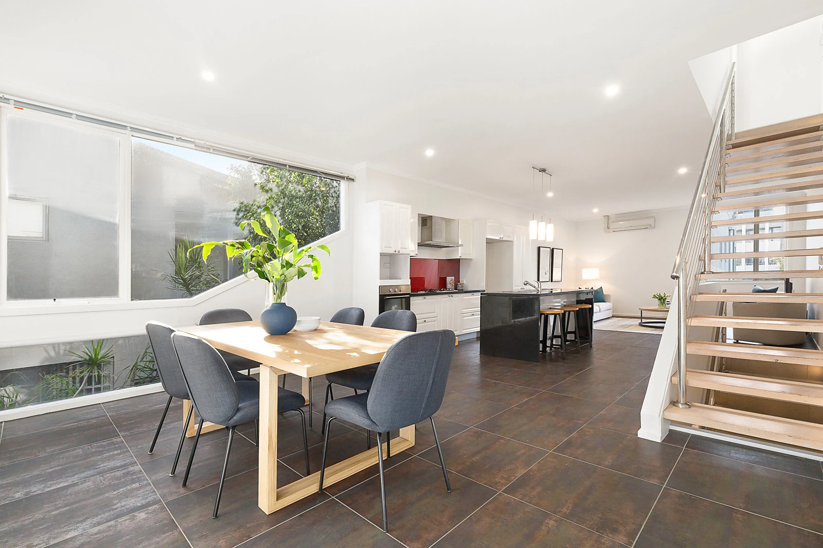 24/15 Beach Street, Port Melbourne, VIC