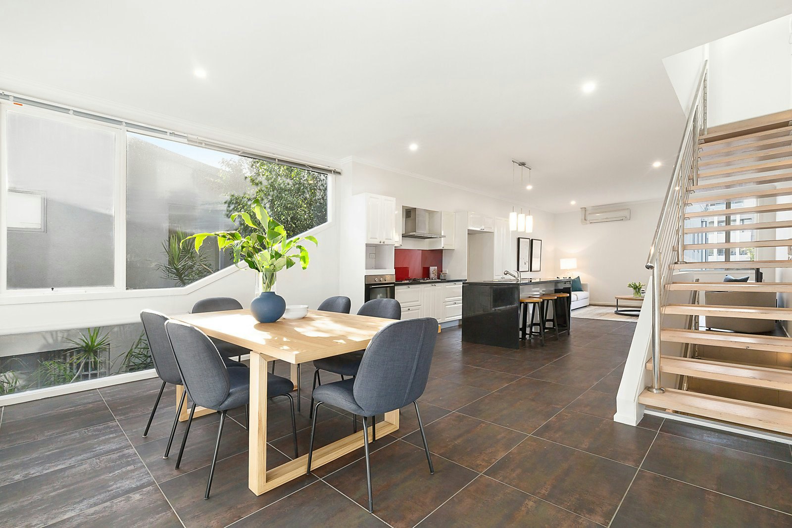 24/15 Beach Street, Port Melbourne, VIC