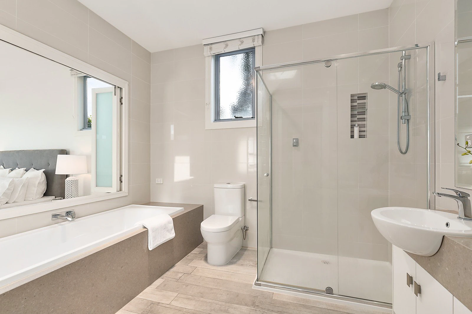 24/15 Beach Street, Port Melbourne, VIC
