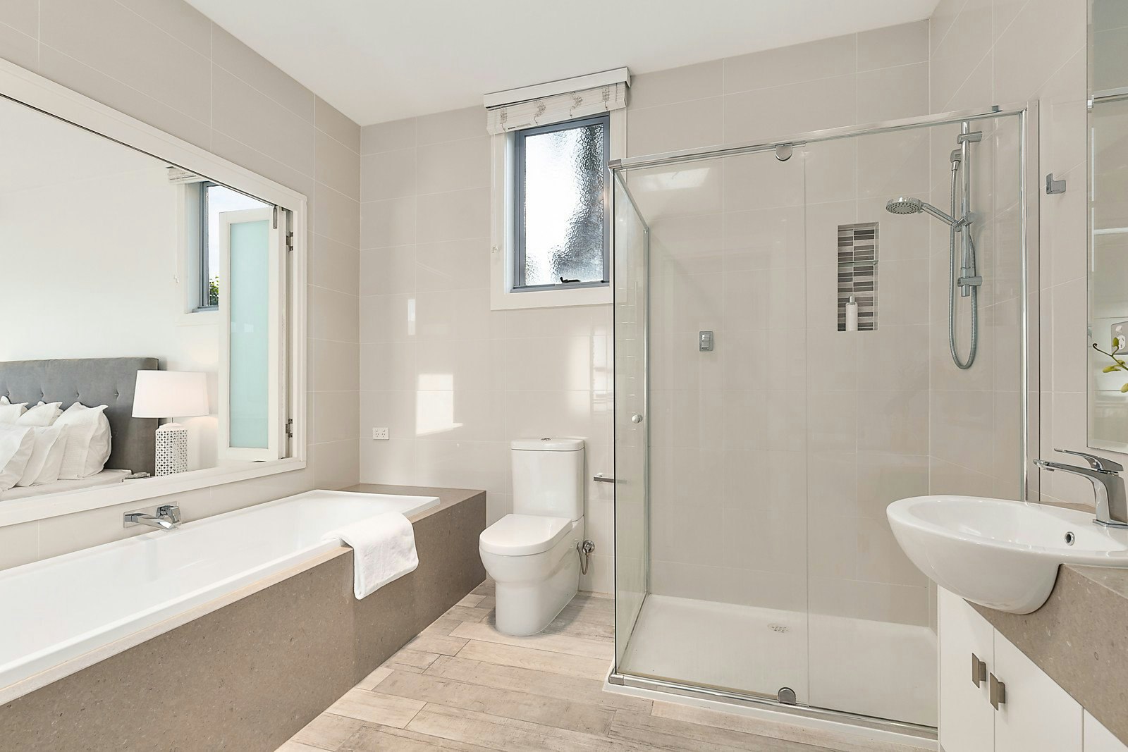 24/15 Beach Street, Port Melbourne, VIC