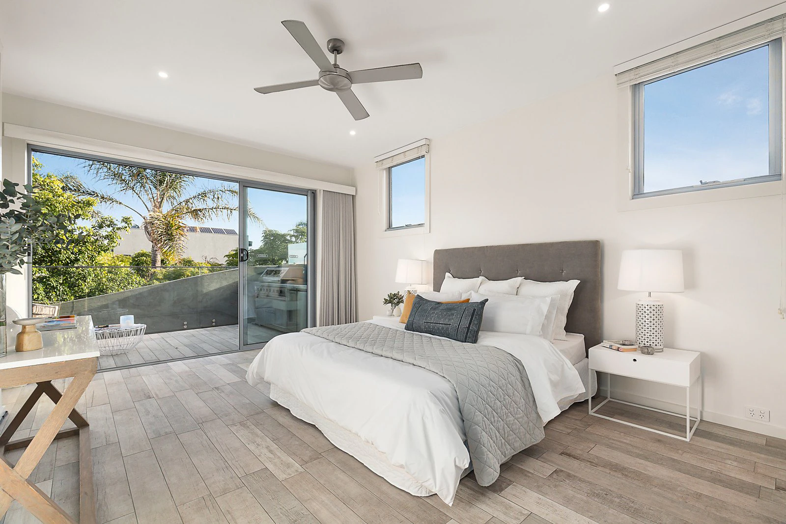 24/15 Beach Street, Port Melbourne, VIC