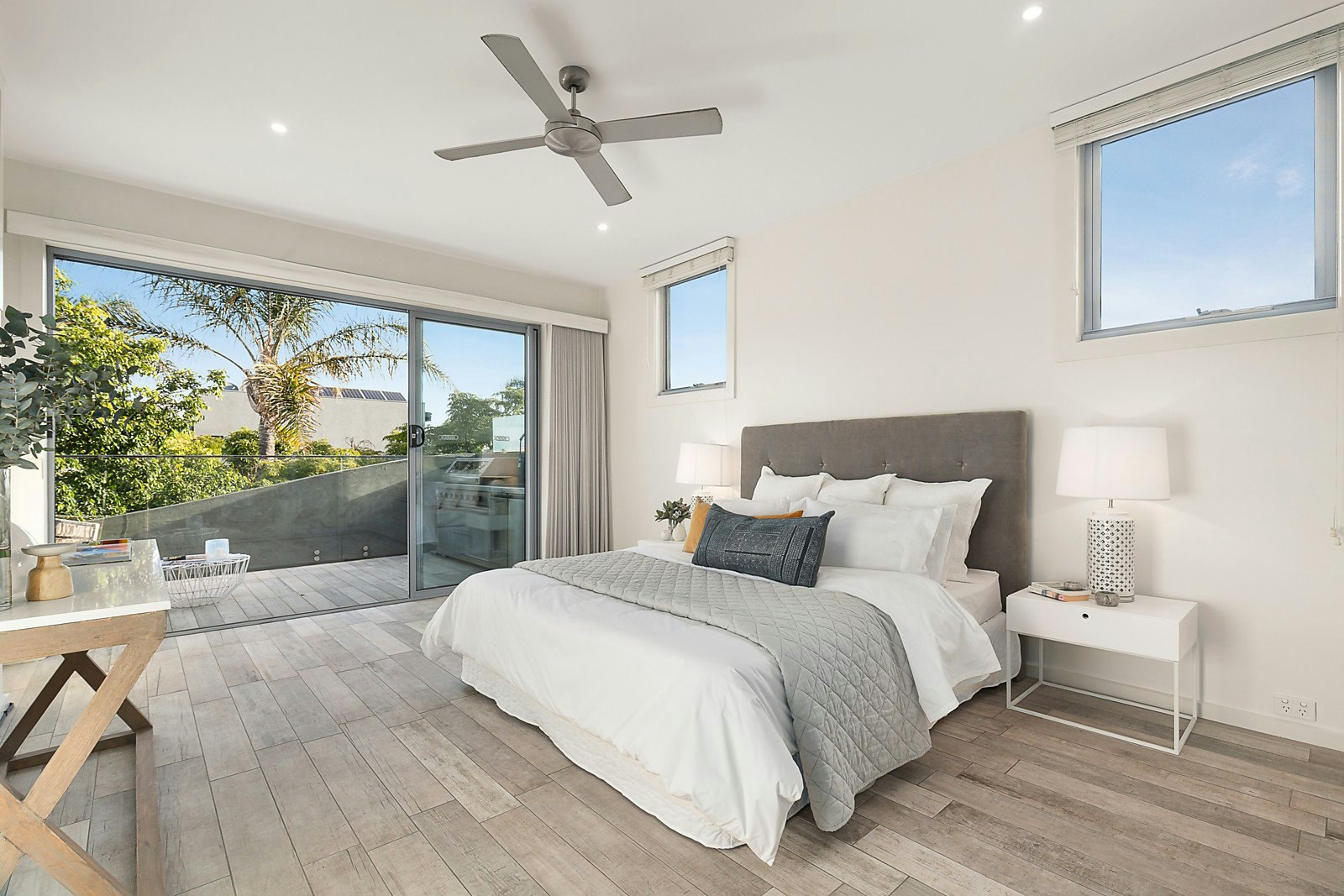 24/15 Beach Street, Port Melbourne, VIC