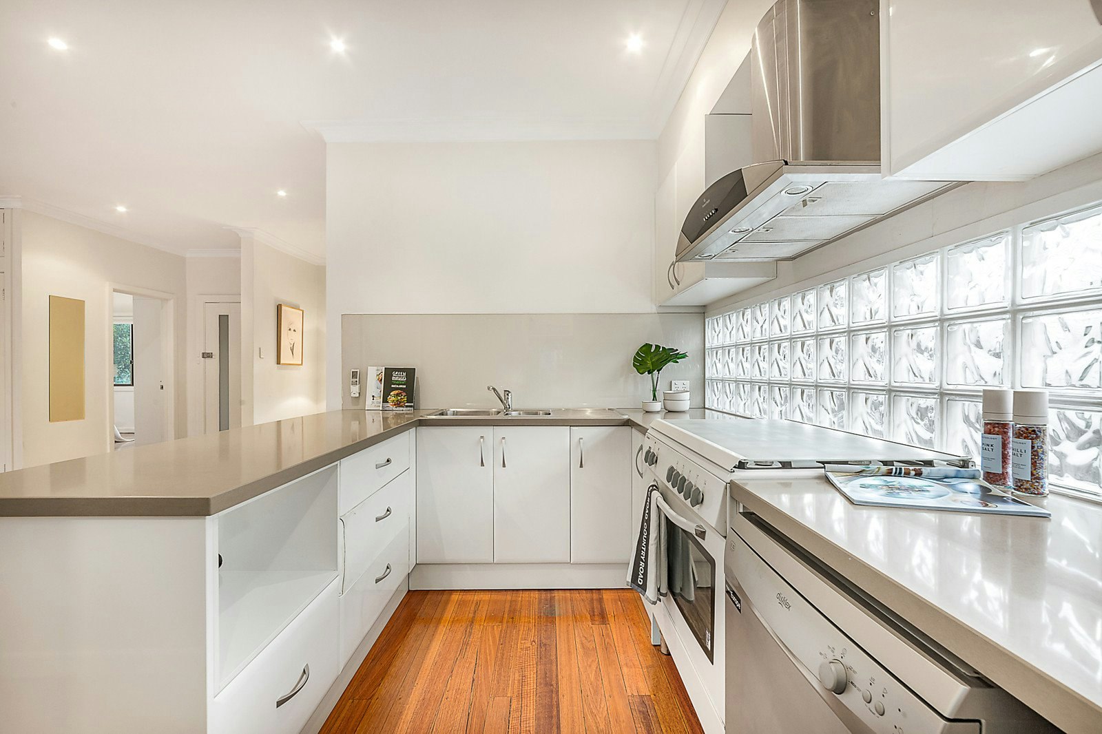 71 Ivanhoe Grove, Malvern East, VIC