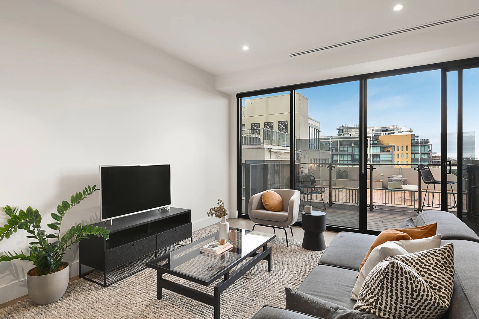 1003/14 Queens Road, Melbourne, VIC