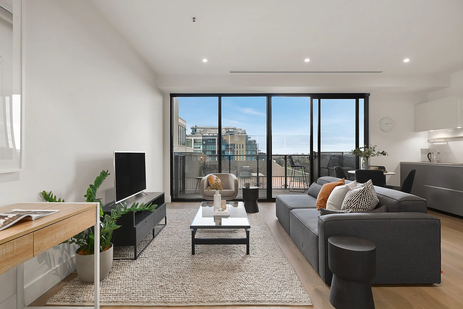 1003/14 Queens Road, Melbourne, VIC