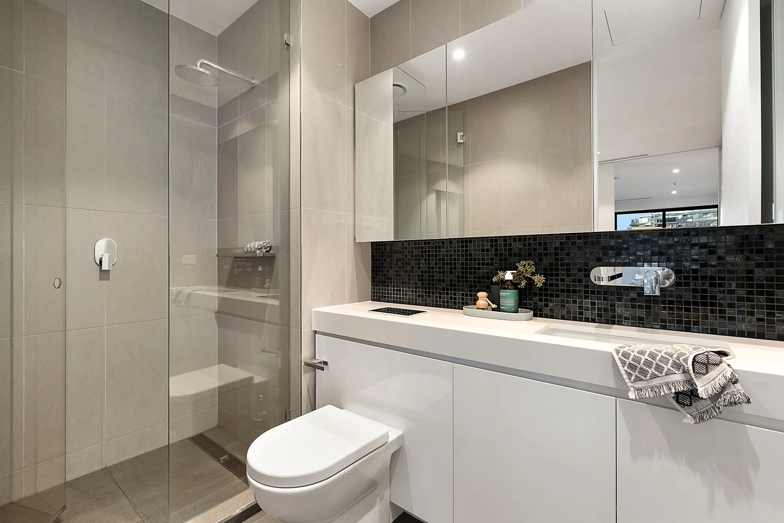 1003/14 Queens Road, Melbourne, VIC