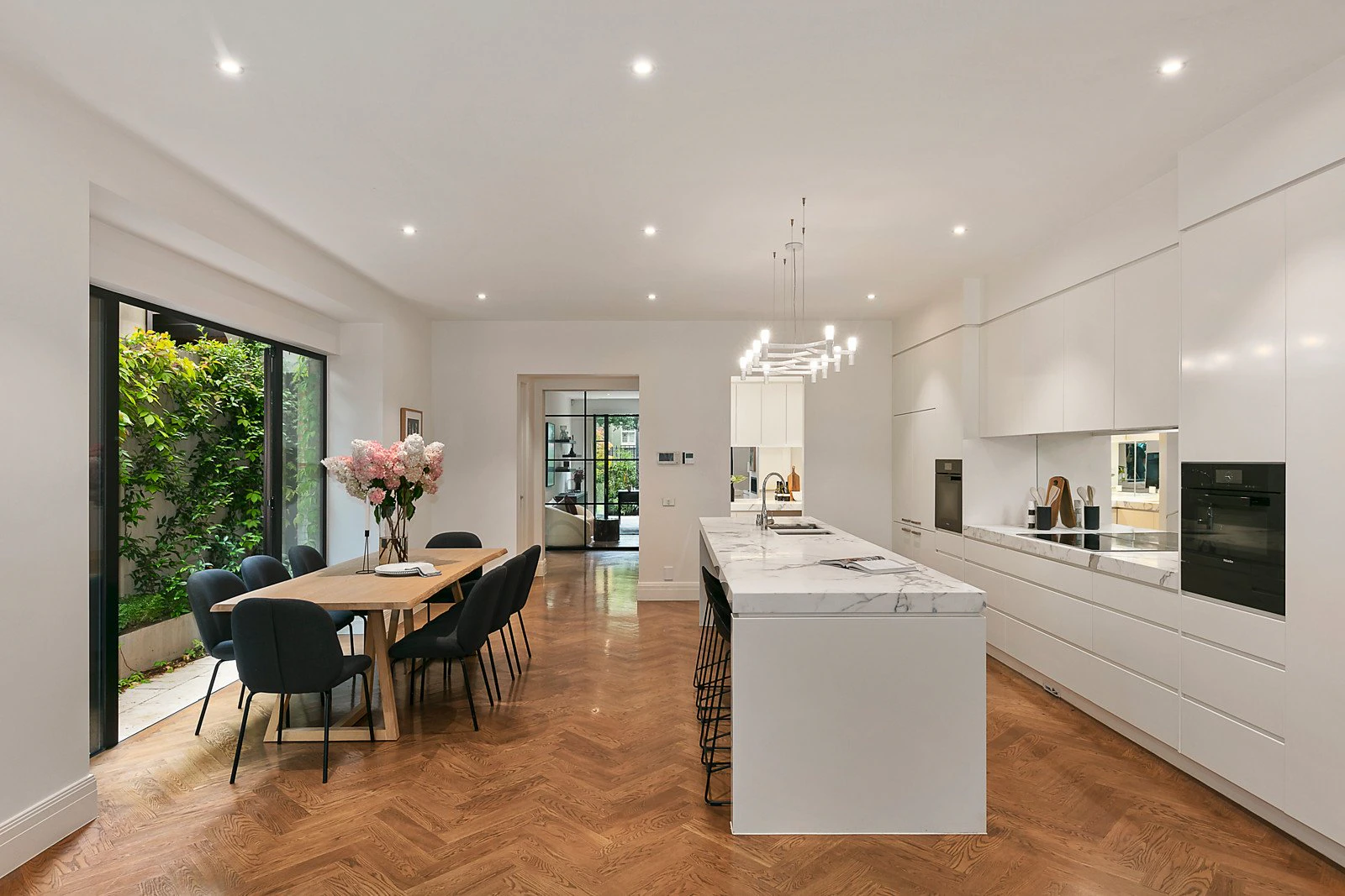 13 Tashinny Road, Toorak, VIC