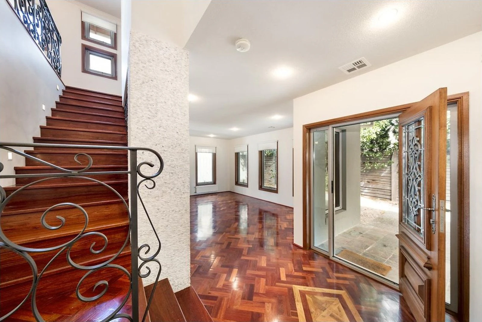 20b Robinson Street, Brighton East, VIC