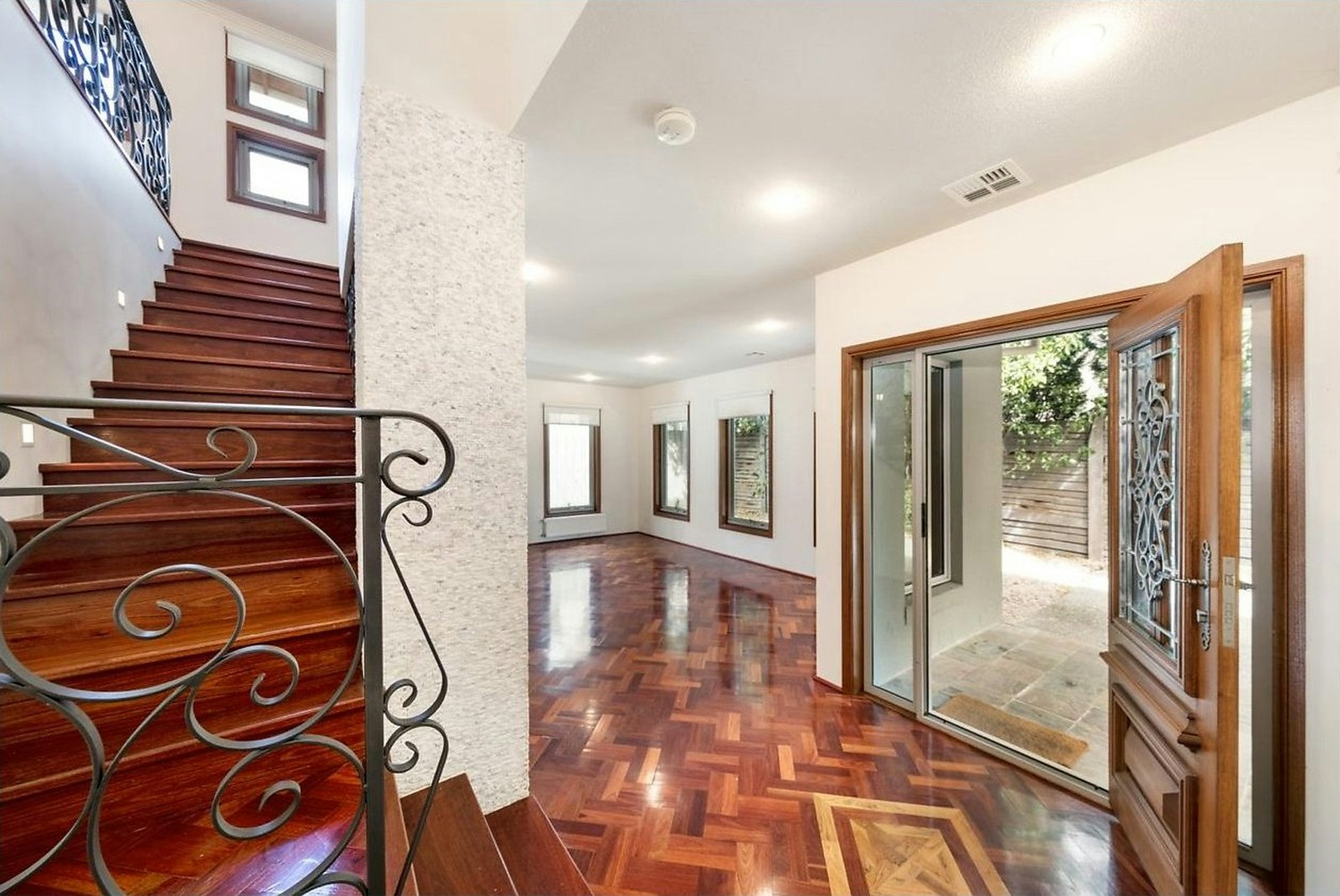 20b Robinson Street, Brighton East, VIC