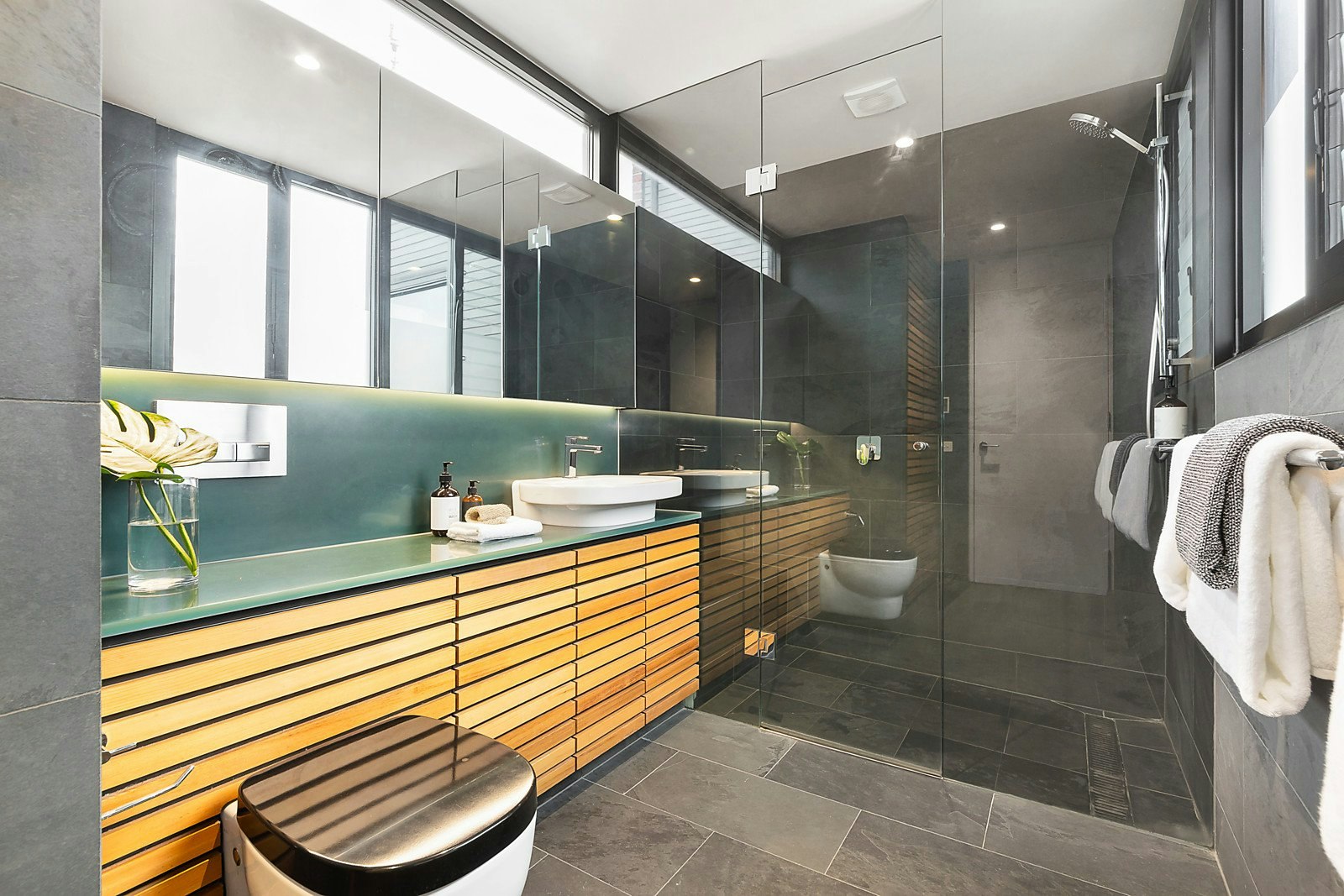 10a West Beach Road, St Kilda West, VIC