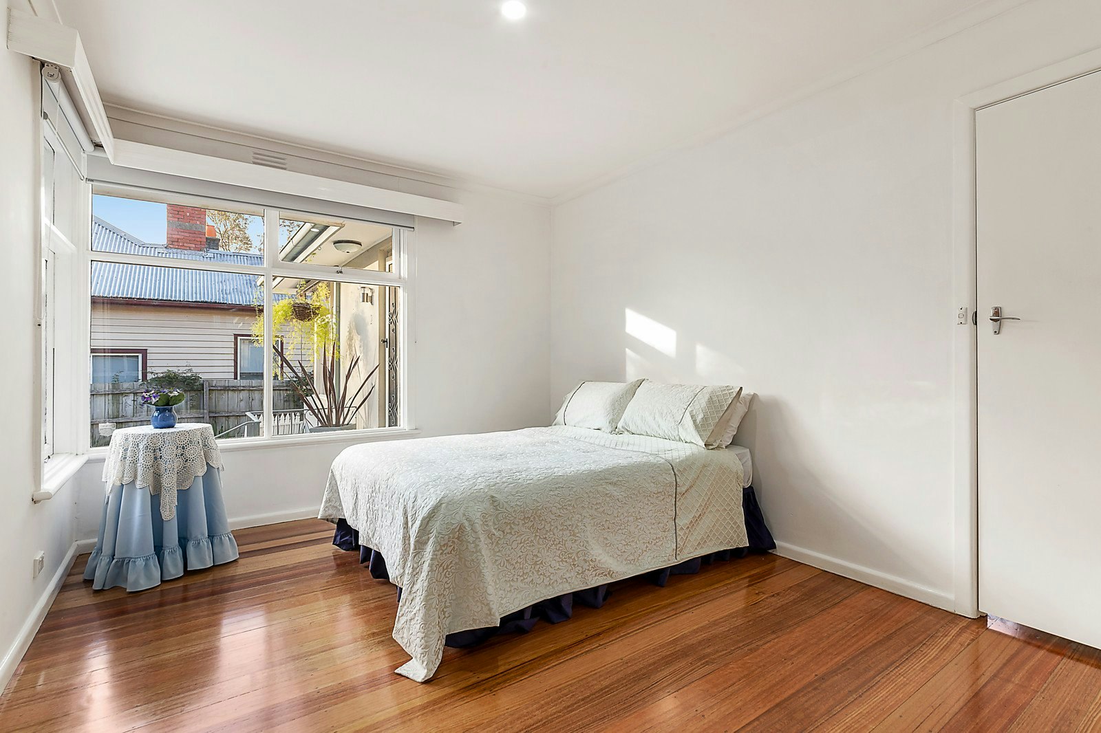 2/17a Essex Road, Surrey Hills, VIC