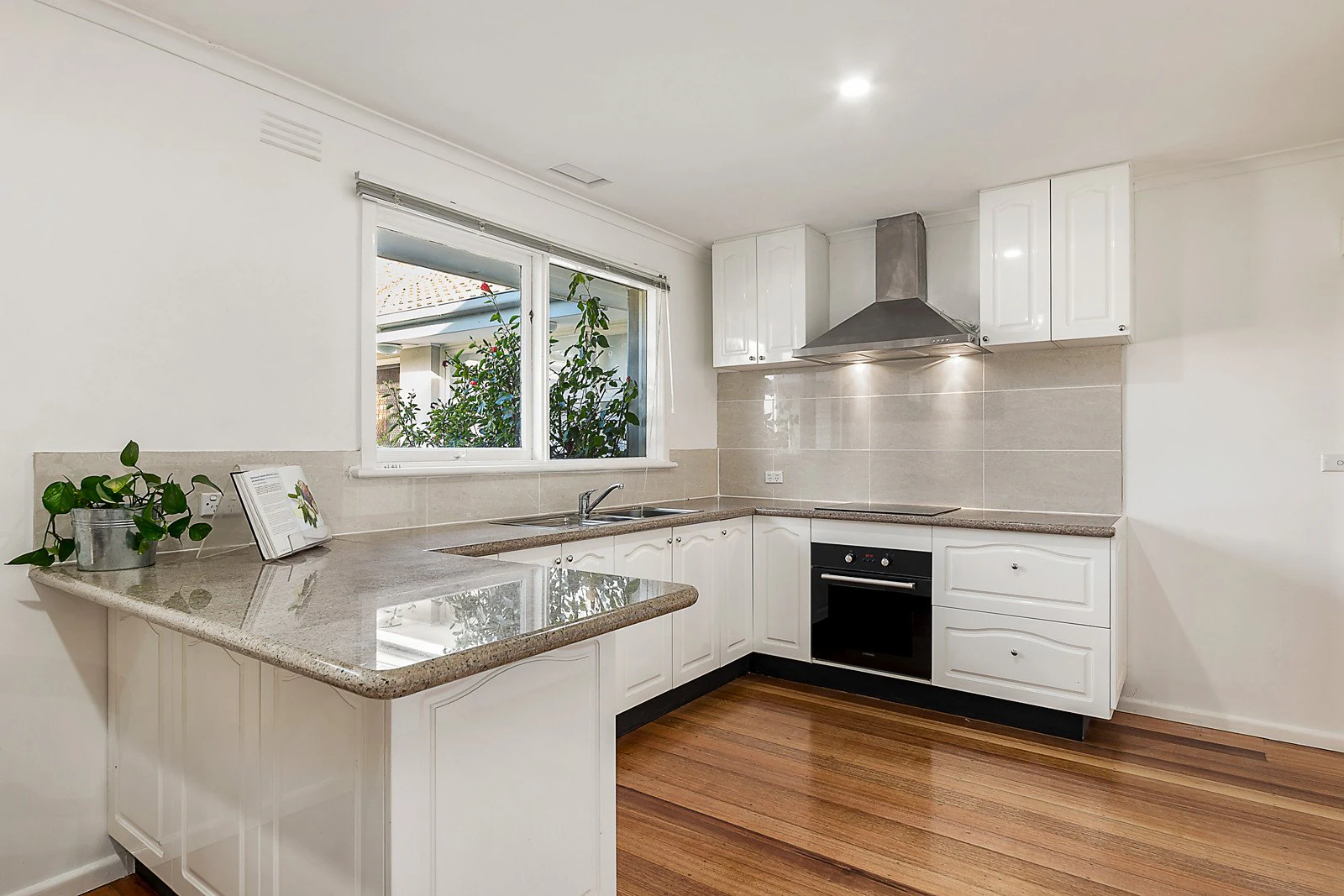 2/17a Essex Road, Surrey Hills, VIC