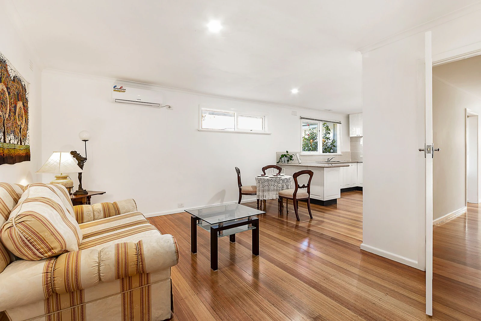 2/17a Essex Road, Surrey Hills, VIC