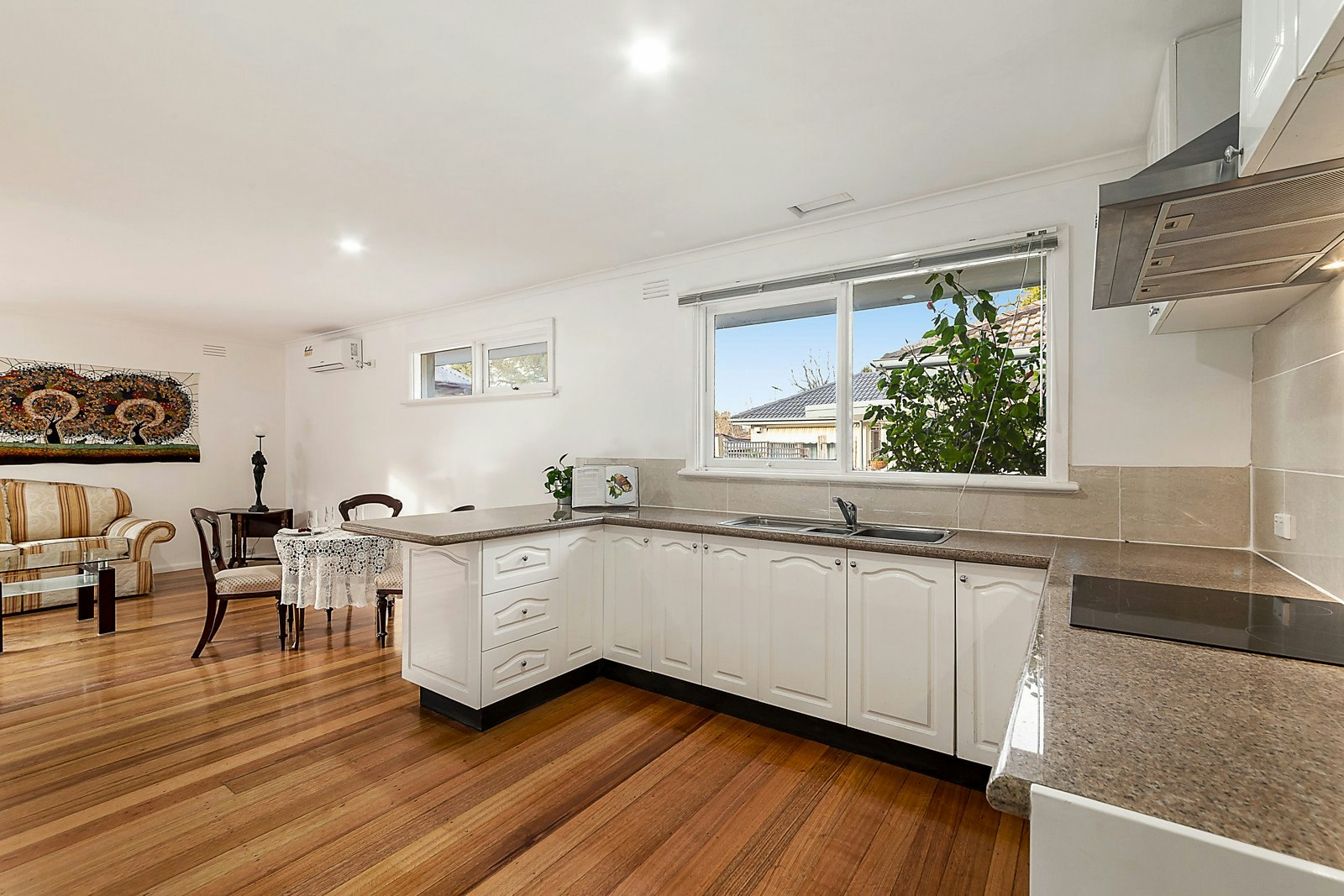 2/17a Essex Road, Surrey Hills, VIC