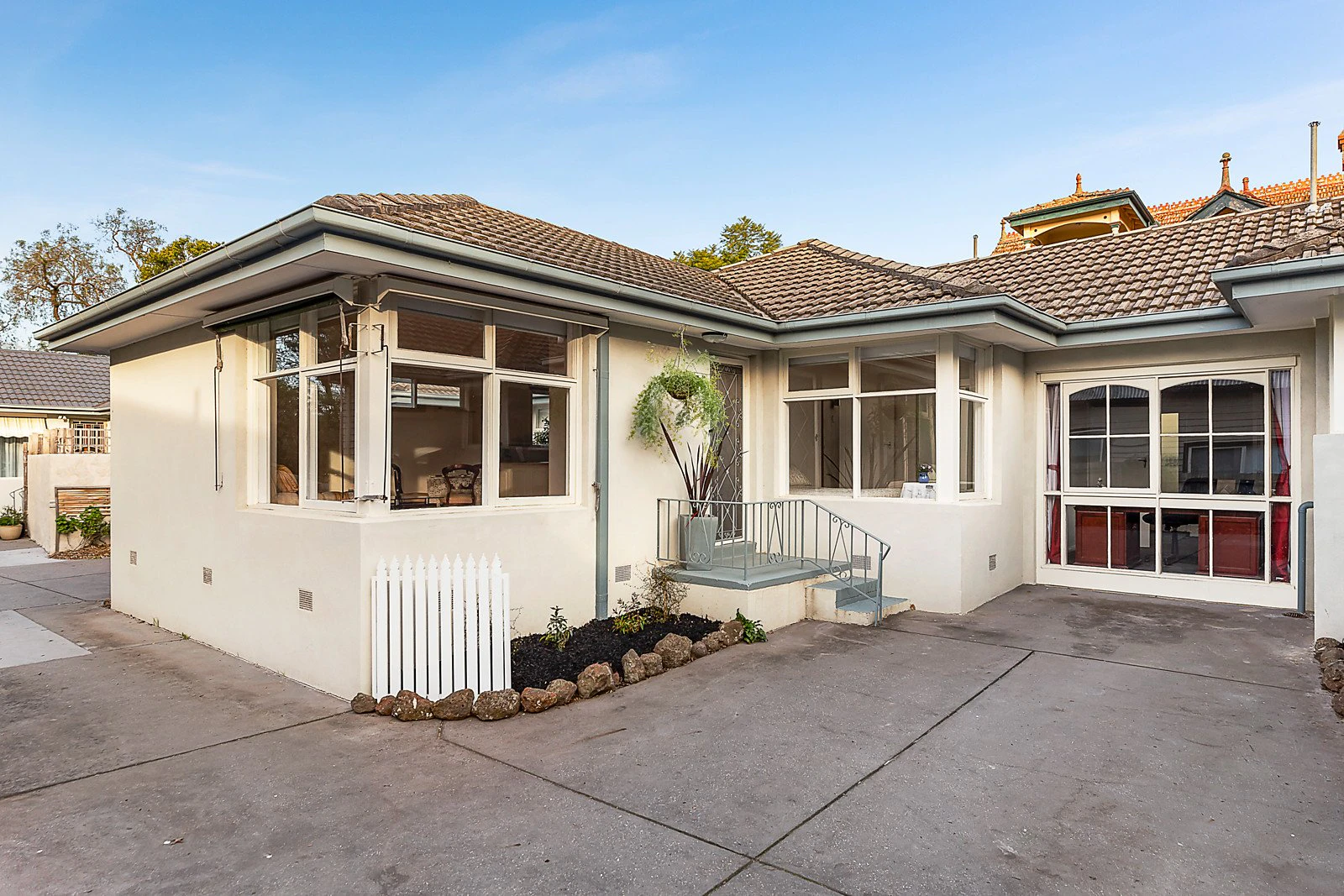 2/17a Essex Road, Surrey Hills, VIC