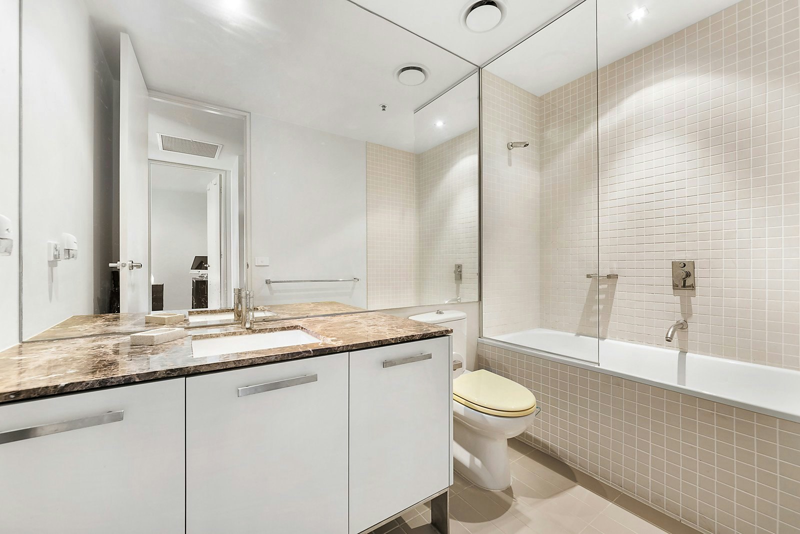 805/1 Roy Street, Melbourne, VIC