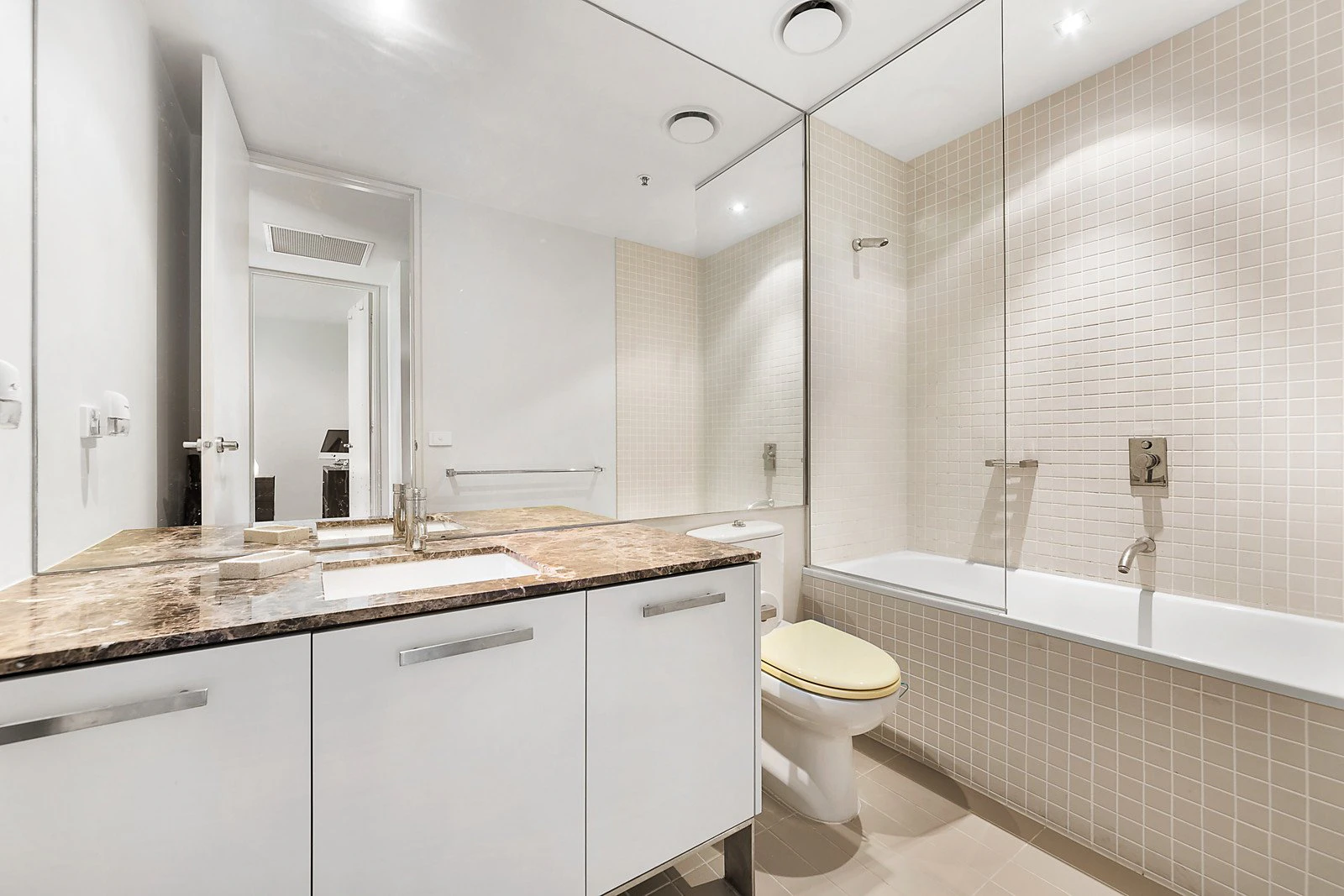 805/1 Roy Street, Melbourne, VIC