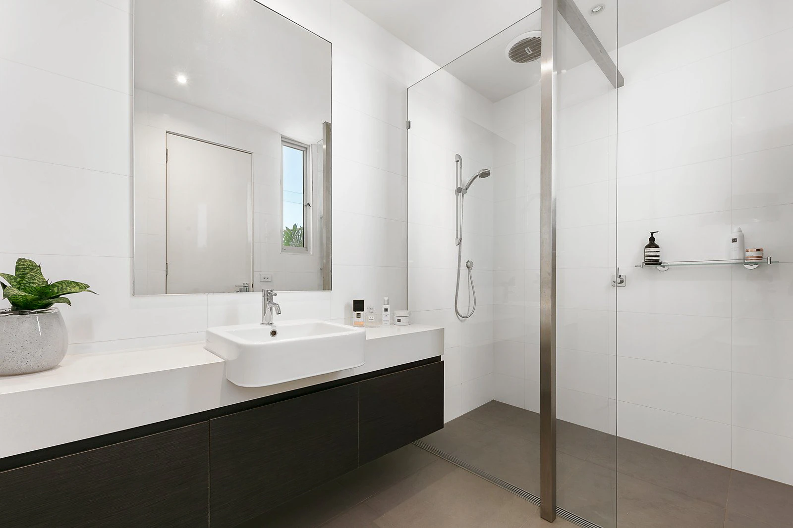 70 Beach Road, Hampton, VIC