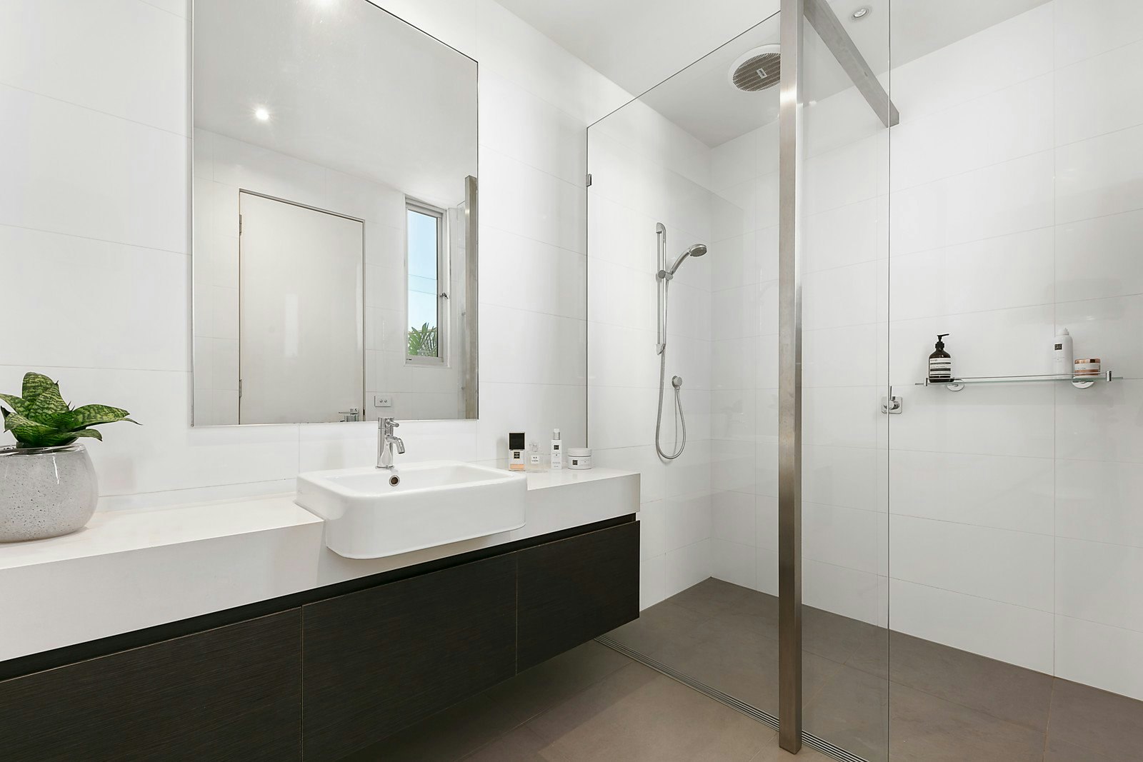 70 Beach Road, Hampton, VIC