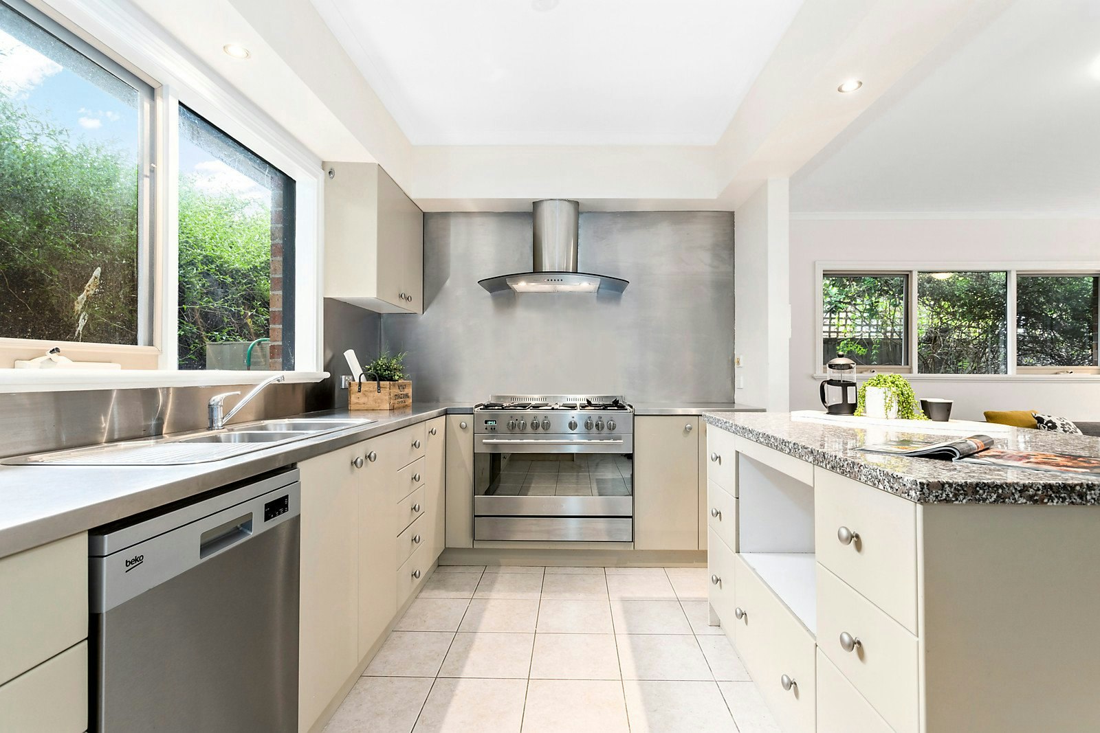 7 Bowlers Way, Malvern East, VIC