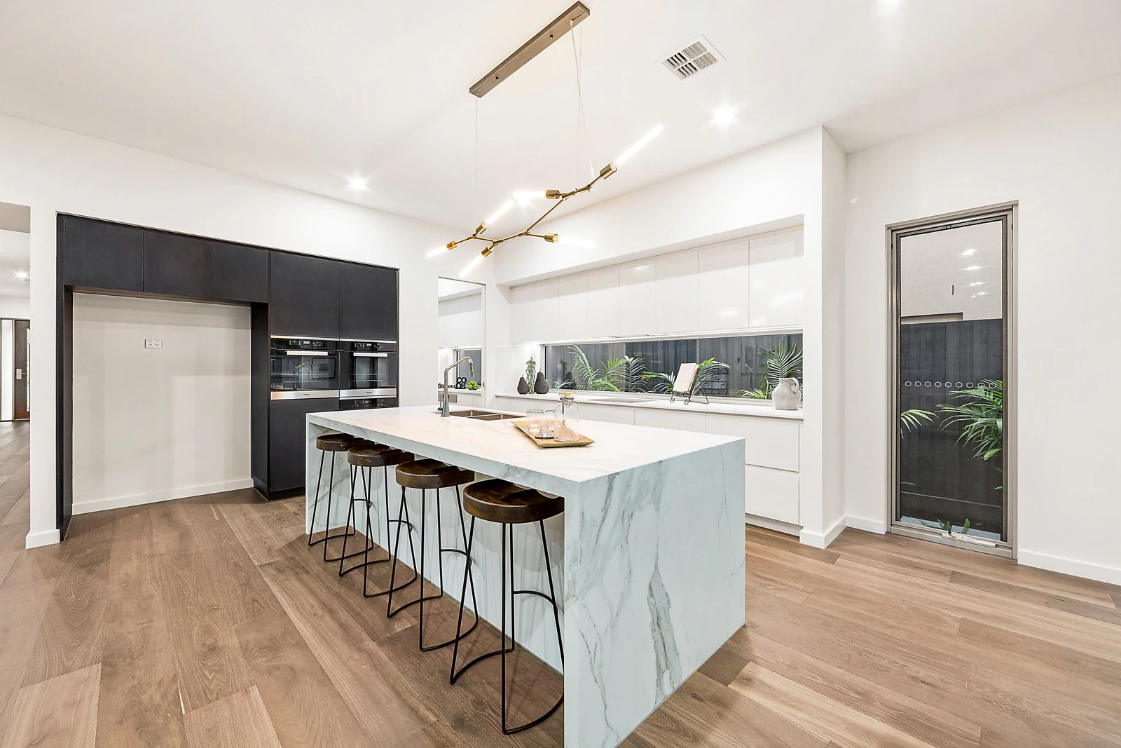 38 Bennett Parade, Kew East, VIC