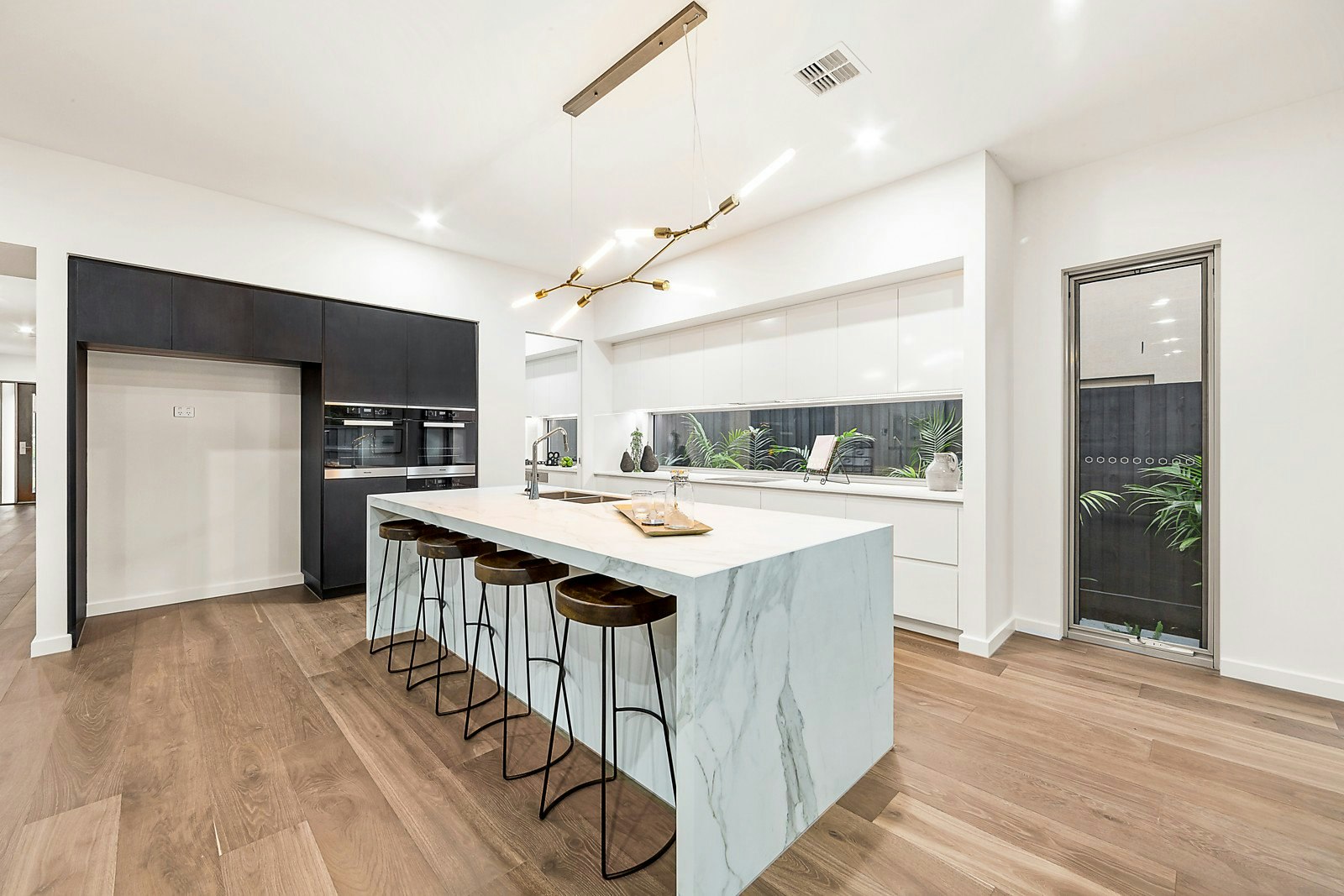 38 Bennett Parade, Kew East, VIC