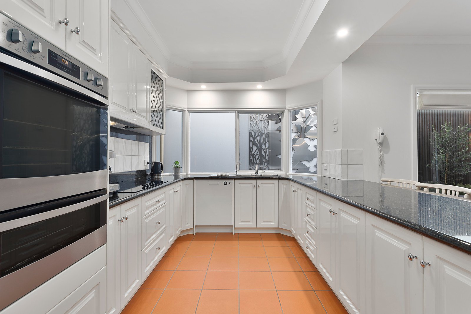 10 St James Park Drive, Brighton - Thumbnail 8