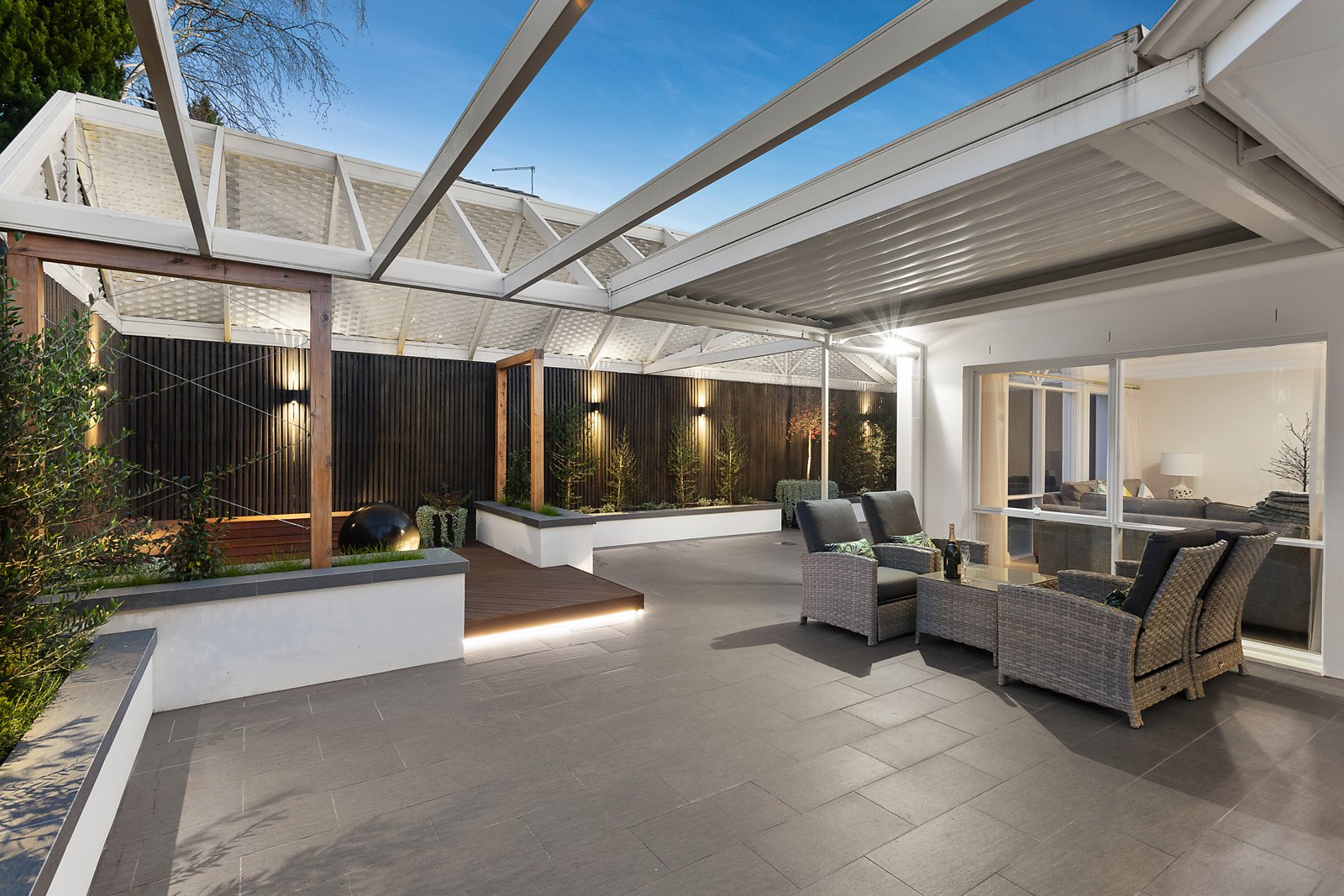 10 St James Park Drive, Brighton - Thumbnail 4
