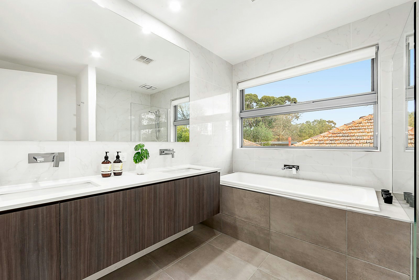 38 Bennett Parade, Kew East, VIC