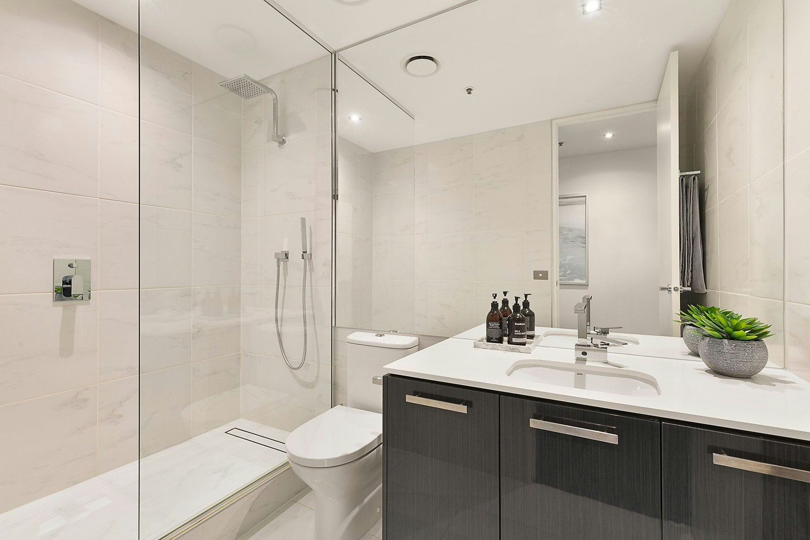 1101/1 Roy Street, Melbourne, VIC