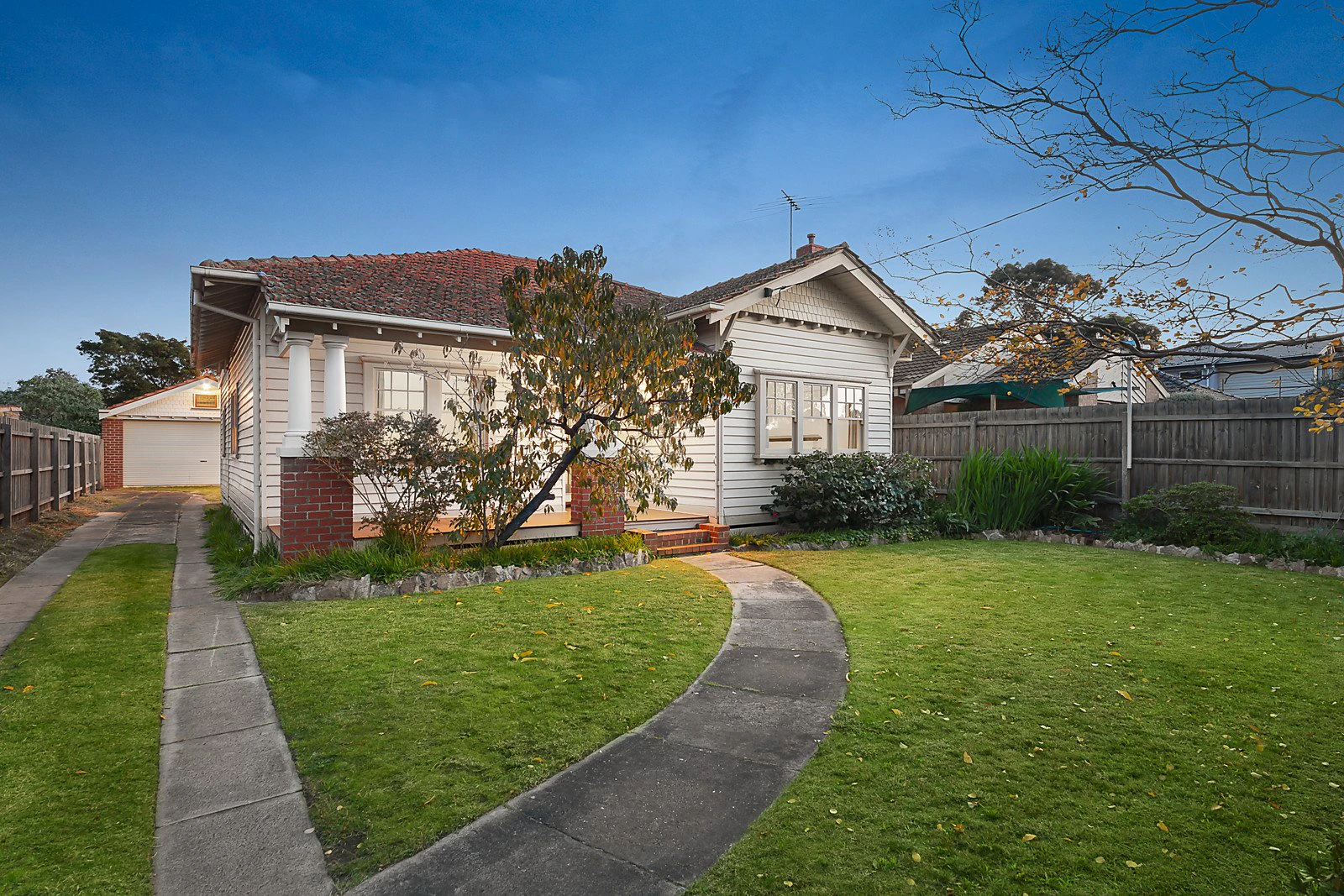 12 Raynes Park Road, Hampton, VIC