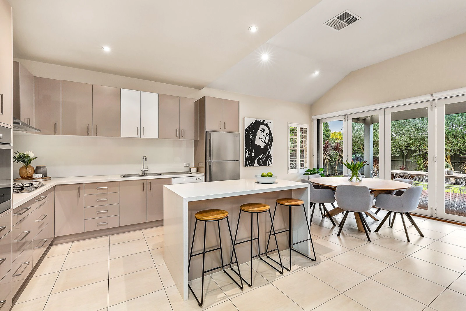 10 Tuxen Court, Brighton East, VIC