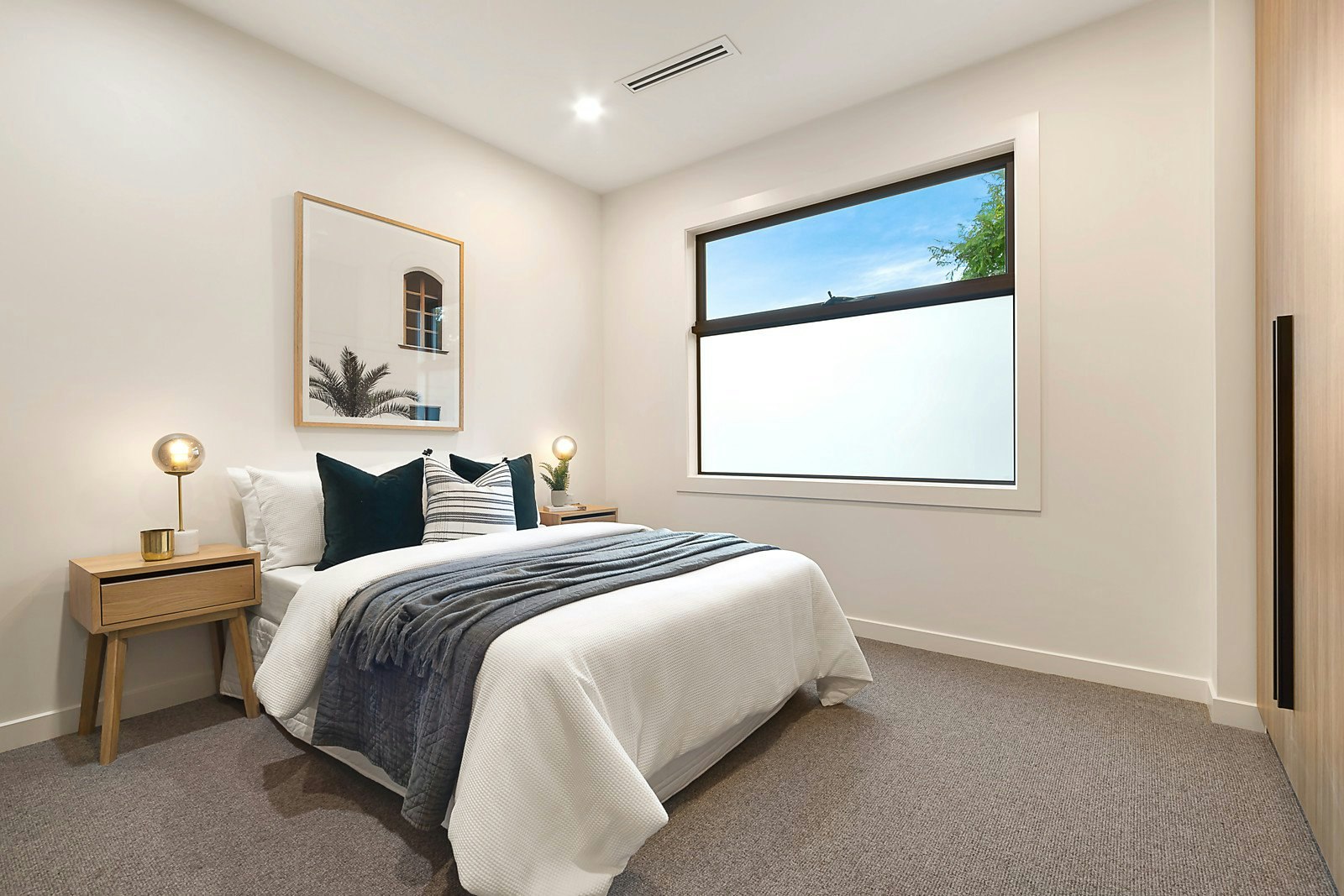 2/11 Stonehaven Crescent, Hampton East, VIC