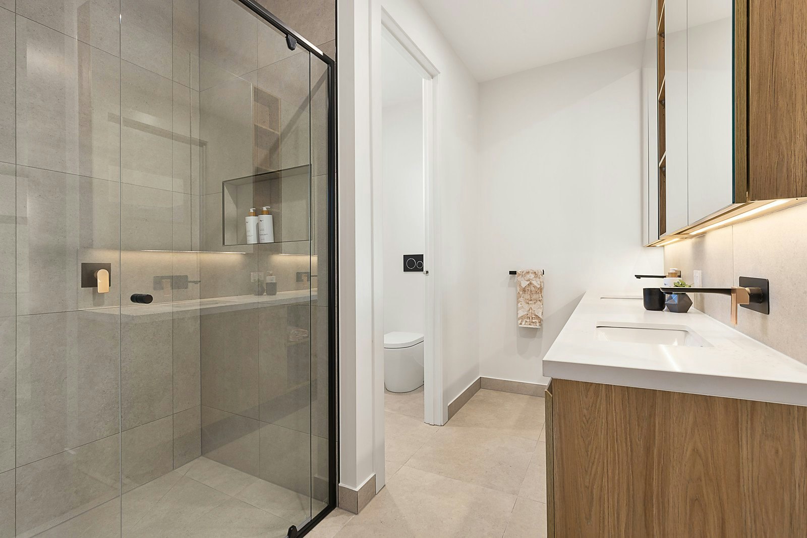 2/11 Stonehaven Crescent, Hampton East, VIC