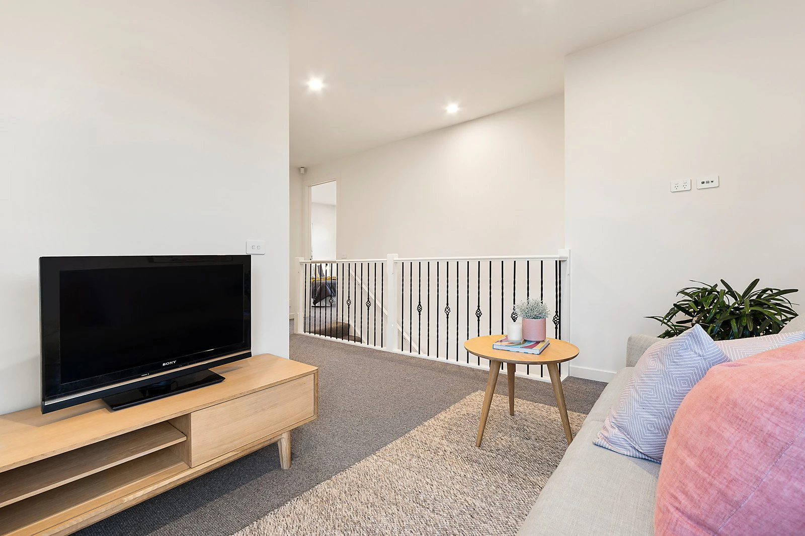 2/11 Stonehaven Crescent, Hampton East, VIC
