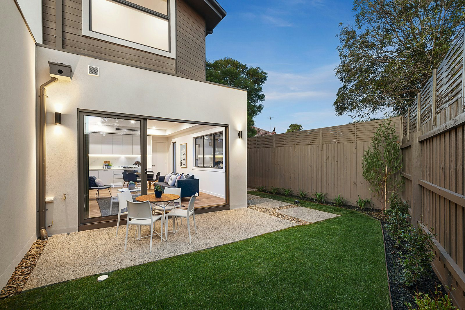 2/11 Stonehaven Crescent, Hampton East, VIC