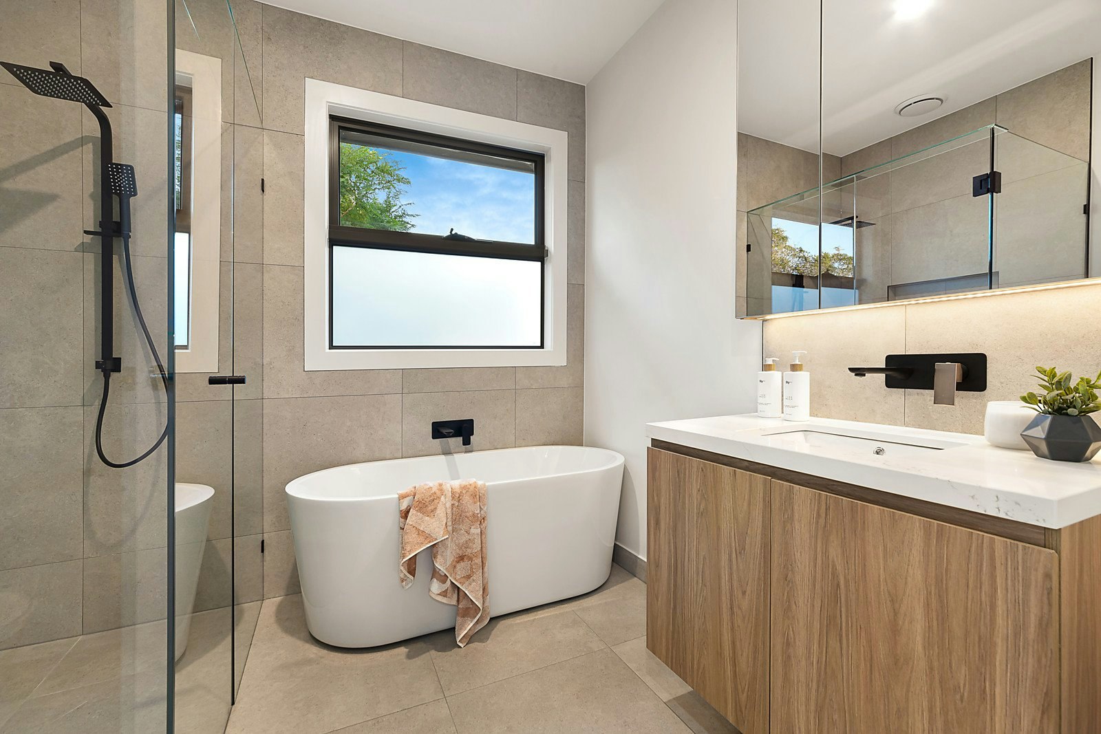 2/11 Stonehaven Crescent, Hampton East, VIC